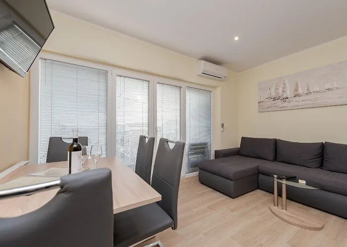 Tomo Apartment *