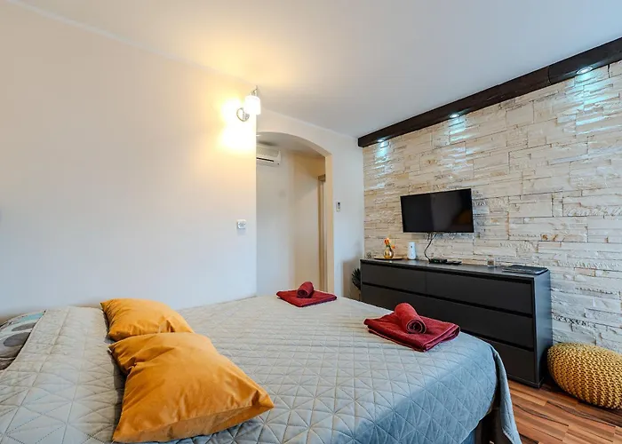 Tomo Apartment *